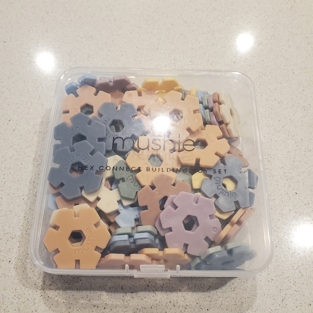 New. Mushie HEX Connect Building Toy Set